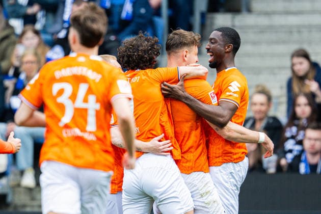 04.04.2026 - Fußball, 2025 2026, 2. Bundesliga, 28. Spieltag, DSC Arminia Bielefeld - SV Darmstadt 98: Jubel nach dem Tor zum 0:1 von Matej Maglica (Darmstadt), (R) Patric Pfeiffer (Darmstadt) DFL REGULATIONS PROHIBIT ANY USE OF PHOTOGRAPHS AS IMAGE SEQUENCES AND OR QUASI-VIDEO.