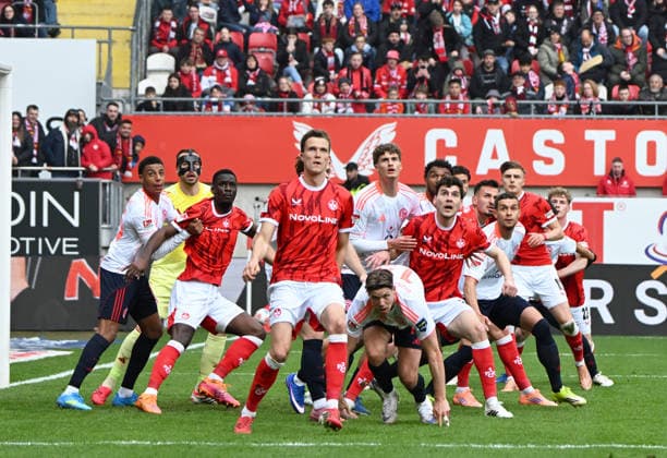 Fussball - 2. Bundesliga - Saison 2025 26 1. FC Kaiserslautern 04.04.2026 Fritz-Walter-Stadion 1. FC Kaiserslautern (fck) - Fortuna Düsseldorf (dus) Vollversammlung im Düsseldorfer Strafraum 1. FC Kaiserslautern