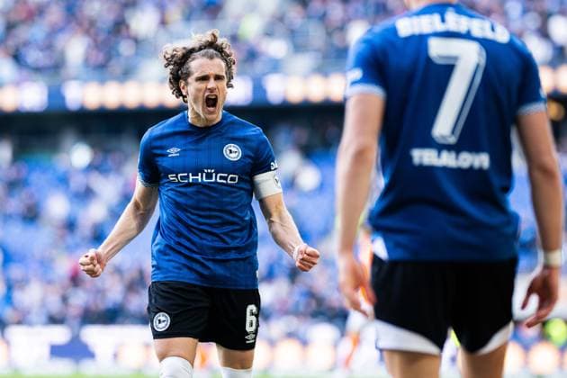 04.04.2026 - Fußball, 2025 2026, 2. Bundesliga, 28. Spieltag, DSC Arminia Bielefeld - SV Darmstadt 98: (R) Semir Telalovic (Bielefeld) jubelt nach seinem Tor zum 1:1 mit (L) Mael Corboz (Bielefeld) DFL REGULATIONS PROHIBIT ANY USE OF PHOTOGRAPHS AS IMAGE SEQUENCES AND OR QUASI-VIDEO.