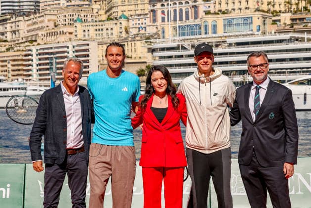 Avant le Rolex Monte-Carlo Masters 2026, Jannik Sinner et Alexander Zverev, accompagnés de Mélanie-Antoinette de Massy (présidente de la fédration monégasque de tennis) lors d une exhibition de mini-tennis animée sur la digue de la Station Maritime à Monaco, le 4 avril 2026. Claudia Albuquerque Bestimage Ahead of the Rolex Monte-Carlo Masters 2026, Jannik Sinner and Alexander Zverev during a lively mini-tennis exhibition on the seawall of the Maritime Station in Monaco, on April 4, 2026. Monte-Carlo  Copyright: xClaudiaxAlbuquerquex xBestimagexClaudiaxAlbuquerquex xBestimagex