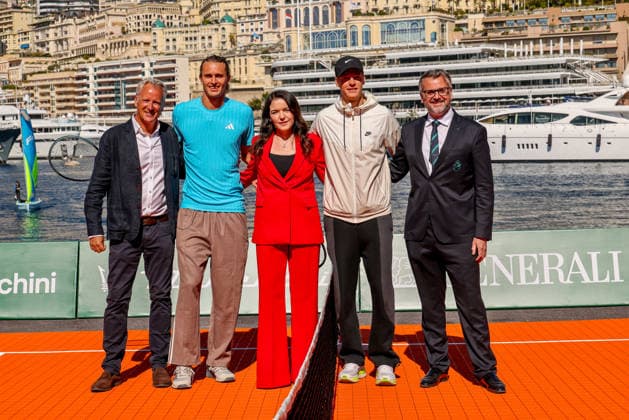 Avant le Rolex Monte-Carlo Masters 2026, Jannik Sinner et Alexander Zverev, accompagnés de Mélanie-Antoinette de Massy (présidente de la fédration monégasque de tennis) lors d une exhibition de mini-tennis animée sur la digue de la Station Maritime à Monaco, le 4 avril 2026. Claudia Albuquerque Bestimage Ahead of the Rolex Monte-Carlo Masters 2026, Jannik Sinner and Alexander Zverev during a lively mini-tennis exhibition on the seawall of the Maritime Station in Monaco, on April 4, 2026. Monte-Carlo  Copyright: xClaudiaxAlbuquerquex xBestimagexClaudiaxAlbuquerquex xBestimagex