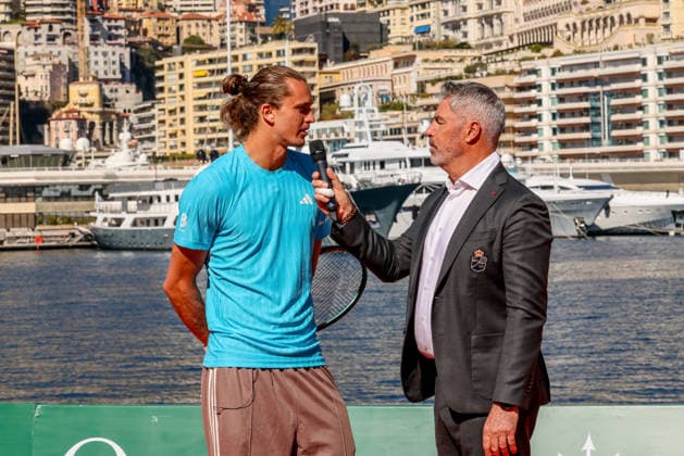 Avant le Rolex Monte-Carlo Masters 2026, Jannik Sinner et Alexander Zverev lors d une exhibition de mini-tennis animée sur la digue de la Station Maritime à Monaco, le 4 avril 2026. Claudia Albuquerque Bestimage Ahead of the Rolex Monte-Carlo Masters 2026, Jannik Sinner and Alexander Zverev during a lively mini-tennis exhibition on the seawall of the Maritime Station in Monaco, on April 4, 2026. Monte-Carlo  Copyright: xClaudiaxAlbuquerquex xBestimagexClaudiaxAlbuquerquex xBestimagex