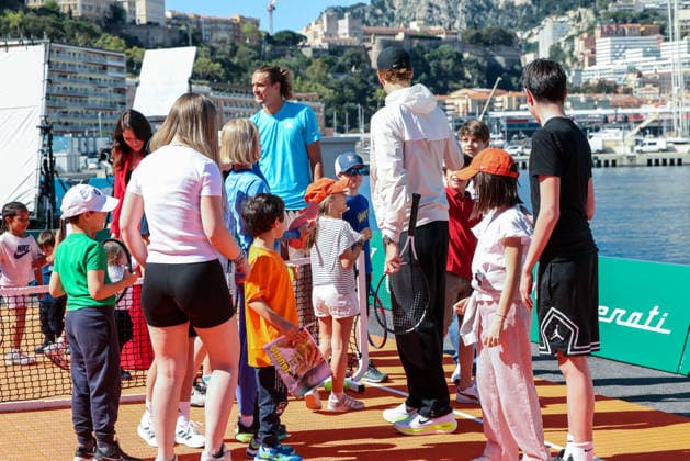 Avant le Rolex Monte-Carlo Masters 2026, Jannik Sinner et Alexander Zverev lors d une exhibition de mini-tennis animée sur la digue de la Station Maritime à Monaco, le 4 avril 2026. Claudia Albuquerque Bestimage Ahead of the Rolex Monte-Carlo Masters 2026, Jannik Sinner and Alexander Zverev during a lively mini-tennis exhibition on the seawall of the Maritime Station in Monaco, on April 4, 2026. Monte-Carlo  Copyright: xClaudiaxAlbuquerquex xBestimagexClaudiaxAlbuquerquex xBestimagex