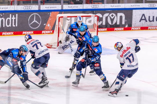 Ingolstadt, Deutschland 04. April 2026: Penny DEL - 2025 2026 - Playoff Viertelfinale - Spiel 6 - ERC Ingolstadt gegen EHC Red Bull München Im Bild: v. li. im Zweikampf Johannes Krauß Krauss (ERC) und Taro Hirose (EHC) Saturn Arena Bayern *** Ingolstadt, Germany 04 April 2026 Penny DEL 2025 2026 Playoff Quarterfinals Game 6 ERC Ingolstadt vs EHC Red Bull Munich Pictured from left in a duel Johannes Krauß Krauss ERC and Taro Hirose EHC Saturn Arena Bayern Copyright: xFotostandx xSchäferx