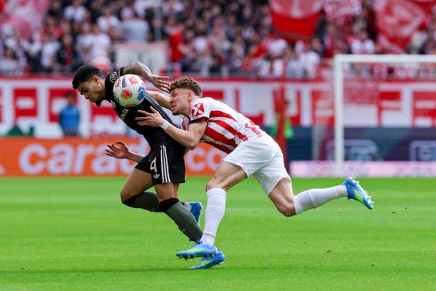 Luis Diaz (FC Bayern Muenchen) und Philipp Treu (SC Freiburg) kaempfen um den Ball, Bundesliga, Club Freiburg v FC Bayern München, Europa-Park Stadion am 04. April 2026 in Freiburg, Deutschland. (Foto von Marco Steinbrenner DeFodi Images) Luis Diaz (FC Bayern Muenchen) und Philipp Treu (SC Freiburg) battle for the ball, Bundesliga, Sport-Club Freiburg v FC Bayern München, Europa-Park Stadion, April 4, 2026 in Freiburg, Germany. (Photo by Marco Steinbrenner DeFodi Images) DFL regulations prohibit any use of photographs as image sequences and or quasi-video. - *** Luis Diaz FC Bayern Muenchen and Philipp Treu SC Freiburg battle for the ball, Bundesliga, Sport Club Freiburg v FC Bayern München, Europa Park Stadion, April 4, 2026 in Freiburg, Germany Photo by Marco Steinbrenner DeFodi Images Luis Diaz FC Bayern Muenchen and Philipp Treu SC Freiburg battle for the ball, Bundesliga, Sport Club Freiburg v FC Bayern München, Europa Park Stadion, April 4, 2026 in Freiburg, Germany Photo by Marco Steinbrenner DeFodi Images DFL regulations prohibit any use of photographs as image sequences and or quasi video