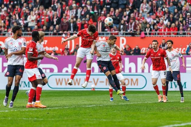 Jacob Rasmussen (1.FC Kaiserslautern) koepft das 1:0, 1. FC Kaiserslautern vs Fortuna Duesseldorf, Fussball, 2. Bundesliga, 28. Spieltag, Saison 2025 2026, 04.04.2026 1. FC Kaiserslautern vs Fortuna Duesseldorf, Fussball, 2. Bundesliga, 28. Spieltag, Saison 2025 2026, 04.04.2026