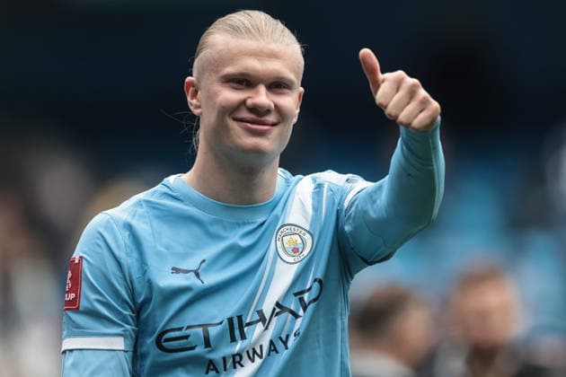 Manchester City v Liverpool - Emirates FA Cup Quarter Final Erling Haaland of Manchester City celebrates with fans after a 4-0 win during the Emirates FA Cup Quarter-Final match between Manchester City and Liverpool at Etihad Stadium in Manchester, United Kingdom, on April 4, 2026. Manchester Greater Manchester United, ManU Kingdom  Copyright: xNewsxImagesx originalFilename:cosgrove-emirates260404_np6Md.jpg