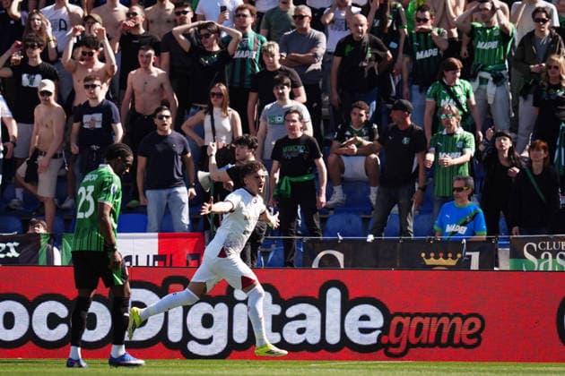 Cagliari s Sebastiano Esposito celebrates after scoring the 0-1 goal for his team during the Serie A soccer match between Sassuolo and Cagliari at the Mapei Stadium CittÃ del Tricolore in Reggio Emilia, north Italy - Saturday, April 4, 2026 - - Soccer -  Copyright: xMassimoxPaolone LaPressex