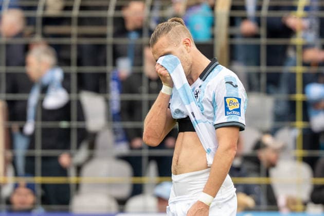 Sigurd Haugen 22 (TSV 1860 Muenchen) enttaeuscht ueber das 1:1, haelt sich das Trikot vor die Augen, TSV 1860 Muenchen - SV Waldhof Mannheim, 3. Liga, 31. Spieltag, 04.04.2026 DFB regulations prohibit any use of photographs as image sequences and or quasi-video Muenchen Bayern Deutschland *** Sigurd Haugen 22 TSV 1860 Muenchen disappointed about the 1 1, holds the jersey in front of his eyes, TSV 1860 Muenchen SV Waldhof Mannheim, 3 Liga, 31 Spieltag, 04 04 2026 DFB regulations prohibit any use of photographs as image sequences and or quasi video Muenchen Bayern Germany Copyright: xkolbert-press UlrichxGamelx