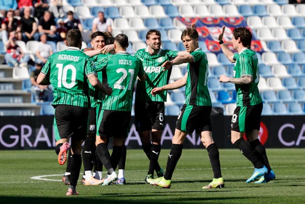 April 4, 2026, Reggio Emilia, REGGIO EMILIA: Sassuolo s Ulisses Garcia jubilates with his teammates after scoring the goal during the Italian Serie A soccer match US Sassuolo vs Cagliari Calcio at Mapei Stadium in Reggio Emilia, Italy, 4 April 2026. ANSA ELISABETTA BARACCHI. Soccer: Serie A ; Sassuolo - Cagliari  - ZUMAa110 20260404_zaf_a110_007 Copyright: xElisabettaxBaracchix