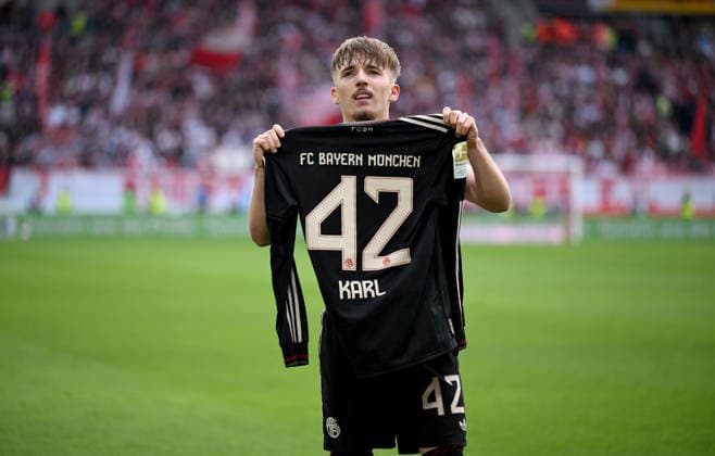 Fussball 1. Bundesliga Saison 2025 2026 28. Spieltag SC Freiburg - FC Bayern Muenchen 04.04.2026 FC Bayern Muenchen Jubel nach dem Tor zum 2 - 3, Torschuetze Lennart Karl *** Soccer 1 Bundesliga Season 2025 2026 28 Matchday SC Freiburg FC Bayern Muenchen 04 04 2026 FC Bayern Muenchen cheering after the goal to 2 3, goal scorer Lennart Karl