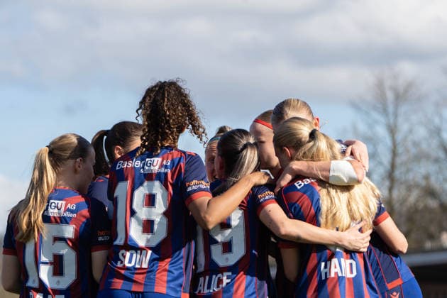 Switzerland: AXA Women s Super League: FC Basel vs Servette FC ChÃªnois FÃ minin, Leichtathletikstadion, Basel: Jubel Copyright: xMelinaxFeldges xSteinsiek.chx