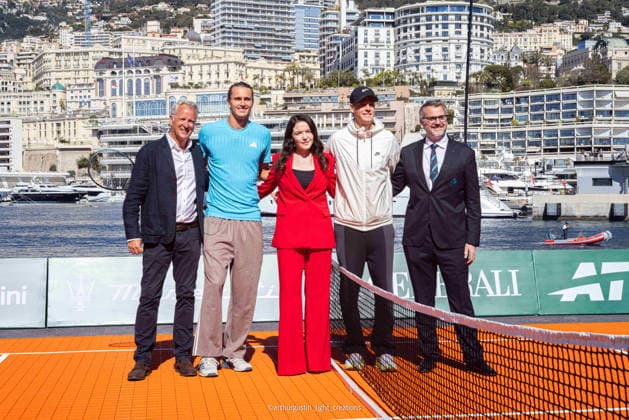 La 119Âª edizione del Rolex Monte-Carlo Masters e stata ufficialmente inaugurata nel cuore del Principato di Monaco. Il numero 2 del mondo Jannik Sinner e il numero 4 Alexander Zverev hanno deliziato gli spettatori con una mini-esibizione di tennis sul lungomare, di fronte allo Yacht Club de Monaco Sabato 4 aprile 2026  Copyright: xArthurxGustin LaPressex