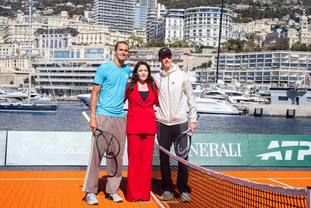 La 119Âª edizione del Rolex Monte-Carlo Masters e stata ufficialmente inaugurata nel cuore del Principato di Monaco. Il numero 2 del mondo Jannik Sinner e il numero 4 Alexander Zverev hanno deliziato gli spettatori con una mini-esibizione di tennis sul lungomare, di fronte allo Yacht Club de Monaco Sabato 4 aprile 2026  Copyright: xArthurxGustin LaPressex