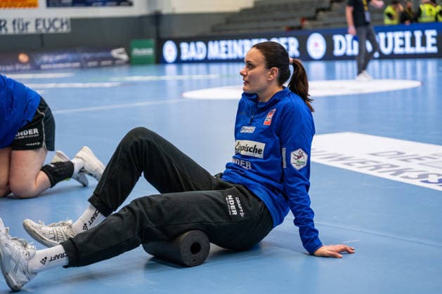 HSG Blomberg-Lippe (GER) vs. Borussia Dortmund (GER), Handball, 1. Handball Bundesliga Frauen, 22. Spieltag, 4.4.2026, Saision 2025 2026, Blomberg Nicole Roth (HSG Blomberg-Lippe, 61) beim Aufwaermen Blomberg Sporthalle an der Ulmenallee Deutschland