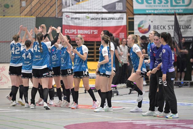 Einlauf des ESV 1927 Regensburg TG Nuertingen vs. ESV 1927 Regensburg, Alsco Handball 2.Bundesliga Frauen, 23.Ligaspieltag, Saison 2025 2026, 04.04.2026 TG Nuertingen vs. ESV 1927 Regensburg, Alsco Handball 2.Bundesliga Frauen, 23.Ligaspieltag, Saison 2025 2026, 04.04.2026 Nuertingen Copyright: xEibner-Pressefotox TobiasxBaurx EP_TBR