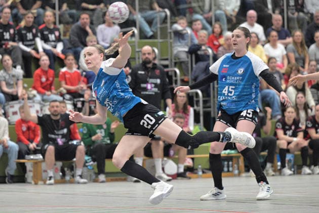 Julika Birnkammer (ESV 1927 Regensburg, 20) beim Wurf Tor TG Nuertingen vs. ESV 1927 Regensburg, Alsco Handball 2.Bundesliga Frauen, 23.Ligaspieltag, Saison 2025 2026, 04.04.2026 TG Nuertingen vs. ESV 1927 Regensburg, Alsco Handball 2.Bundesliga Frauen, 23.Ligaspieltag, Saison 2025 2026, 04.04.2026 Nuertingen Copyright: xEibner-Pressefotox TobiasxBaurx EP_TBR