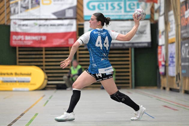 Melina Hahn (ESV 1927 Regensburg, 44) am mit Ball TG Nuertingen vs. ESV 1927 Regensburg, Alsco Handball 2.Bundesliga Frauen, 23.Ligaspieltag, Saison 2025 2026, 04.04.2026 TG Nuertingen vs. ESV 1927 Regensburg, Alsco Handball 2.Bundesliga Frauen, 23.Ligaspieltag, Saison 2025 2026, 04.04.2026 Nuertingen Copyright: xEibner-Pressefotox TobiasxBaurx EP_TBR