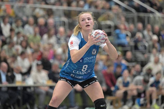 Franziska Peter (ESV 1927 Regensburg, 08) beim 7-Meter TG Nuertingen vs. ESV 1927 Regensburg, Alsco Handball 2.Bundesliga Frauen, 23.Ligaspieltag, Saison 2025 2026, 04.04.2026 TG Nuertingen vs. ESV 1927 Regensburg, Alsco Handball 2.Bundesliga Frauen, 23.Ligaspieltag, Saison 2025 2026, 04.04.2026 Nuertingen Copyright: xEibner-Pressefotox TobiasxBaurx EP_TBR