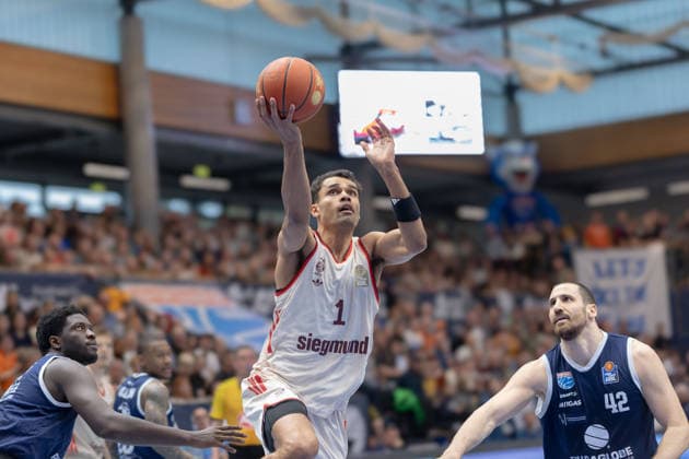 Oscar da Silva (FCBB, 1), Nemanja Djurisic (MBC, 42), Syntainics MBC vs. FC Bayern Muenchen Basketball, Basketball, 1. Bundesliga, Maenner, 28. Spieltag, Saison 2025 26, 04.04.2026. Weißenfels Stadthalle Sachsen-Anhalt Deutschland