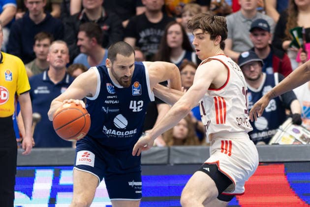 Nemanja Djurisic (MBC, 42), Justinian Jessup (FCBB, 10), Syntainics MBC vs. FC Bayern Muenchen Basketball, Basketball, 1. Bundesliga, Maenner, 28. Spieltag, Saison 2025 26, 04.04.2026. Weißenfels Stadthalle Sachsen-Anhalt Deutschland