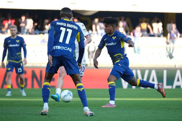 Gift Orban of Hellas Verona FC carries the ball during the soccer match between Hellas Verona FC and ACF Fiorentina, MD31 of Serie A Enilive Italian soccer championship 2025 2026 at Marcantonio Bentegodi Stadium on April 4, 2026, Verona, Italy.  Copyright: xRobertoxTommasini IPAxSportx xipa-agency.netx xx IPA_73753233 IPA_Agency_IPA73753233