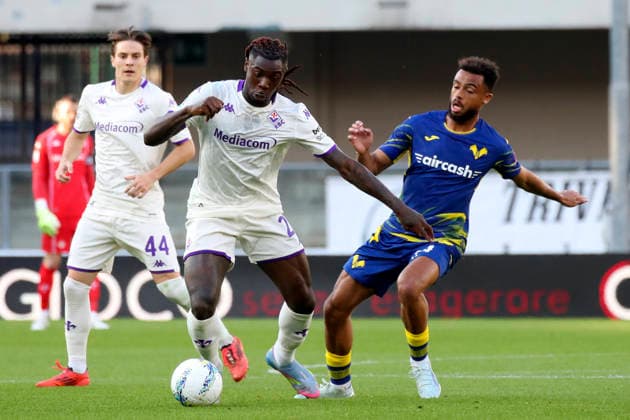 Fiorentina s Moise Kean Verona™s Antoine Bernede during the Serie A soccer match between Hellas Verona and Fiorentina at the Bentegodi Stadium in Verona, north west Italy - Saturday , April 4 , 2026. - Soccer .  Copyright: xPaolaxGarbuio Lapressex