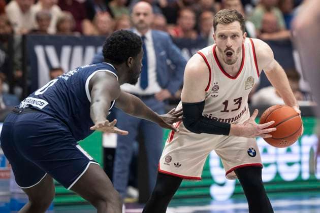 EasyCredit Basketball Bundesliga - 2025 2026 - Syntainics MBC vs.FC Bayern München Basketball Weissenfels, Deutschland 04.April 2026: Im Bild:v.li.Charles Callison (Weissenfels) und Andreas Obst (Muenchen) Weissenfels Stadthalle Weissenfels Sachsen-Anhalt Deutschland