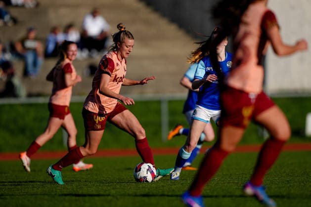Schweiz: AXA Women s Super League 2025 26, FC Luzern vs BSC YB Frauen - Hubelmatt, Luzern: Athena Marie Kuehn (12 YB Frauen) Copyright: xKjetilxWaberx
