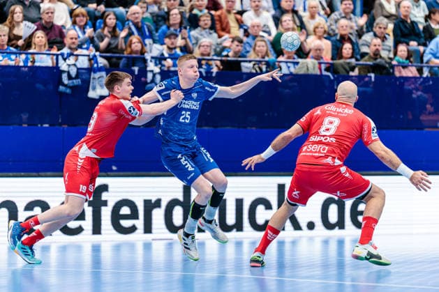 v.l. Reynir Thor Stefansson (MT Melsungen, 19), Niels Gerardus Versteijnen (TBV Lemgo Lippe, 25), Adrian Sipos (MT Melsungen, 08) GER, TBV Lemgo Lippe vs. MT Melsungen, Handball, 1. Bundesliga, 27. Spieltag, Spielzeit 2025 2026, 04.04.2026 GER, TBV Lemgo Lippe vs. MT Melsungen, Handball, 1. Bundesliga, 27. Spieltag, Spielzeit 2025 2026, 04.04.2026 Lemgo *** f l Reynir Thor Stefansson MT Melsungen, 19 , Niels Gerardus Versteijnen TBV Lemgo Lippe, 25 , Adrian Sipos MT Melsungen, 08 GER, TBV Lemgo Lippe vs MT Melsungen, Handball, 1 Bundesliga, Matchday 27, Season 2025 2026, 04 04 2026 GER, TBV Lemgo Lippe vs MT Melsungen, Handball, 1 Bundesliga, Matchday 27, Season 2025 2026, 04 04 2026 Lemgo Copyright: xEibner-Pressefoto JanxRollingerx EP_JSK
