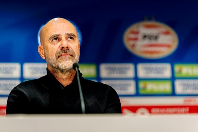 EINDHOVEN - PSV Eindhoven coach Peter Bosz during the press conference, PK, Pressekonferenz after the Vriendenloterij Eredivisie match between PSV and FC Utrecht at Philips Stadium on April 4, 2026 in Eindhoven, the Netherlands. (Photo by DeFodi Images) - *** EINDHOVEN PSV Eindhoven coach Peter Bosz during the press conference after the Vriendenloterij Eredivisie match between PSV and FC Utrecht at Philips Stadium on April 4, 2026 in Eindhoven, the Netherlands Photo by DeFodi Images