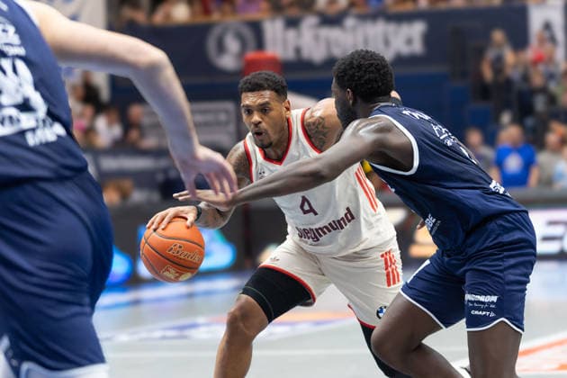 Xavier Rathan-Mayes (FCBB, 4), Khyri Thomas (MBC, 0), Syntainics MBC vs. FC Bayern Muenchen Basketball, Basketball, 1. Bundesliga, Maenner, 28. Spieltag, Saison 2025 26, 04.04.2026. Weißenfels Stadthalle Sachsen-Anhalt Deutschland