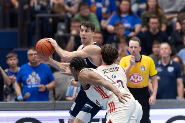 Jure Planinic (MBC, 44), David McCormack (FCBB, 33), Justinian Jessup (FCBB, 10), Syntainics MBC vs. FC Bayern Muenchen Basketball, Basketball, 1. Bundesliga, Maenner, 28. Spieltag, Saison 2025 26, 04.04.2026. Weißenfels Stadthalle Sachsen-Anhalt Deutschland