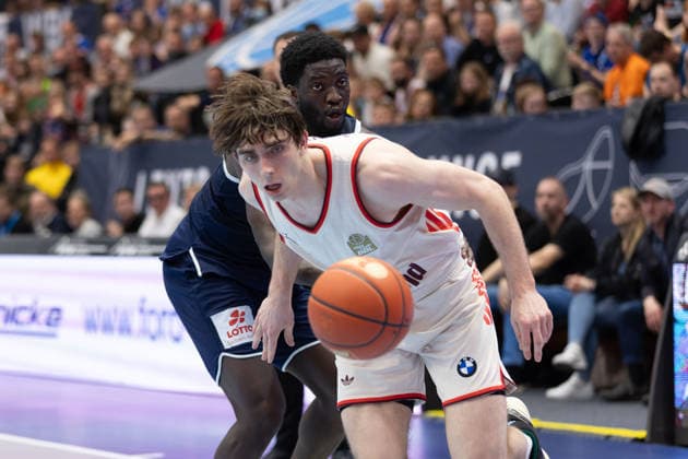 Justinian Jessup (FCBB, 10), Khyri Thomas (MBC, 0), Syntainics MBC vs. FC Bayern Muenchen Basketball, Basketball, 1. Bundesliga, Maenner, 28. Spieltag, Saison 2025 26, 04.04.2026. Weißenfels Stadthalle Sachsen-Anhalt Deutschland