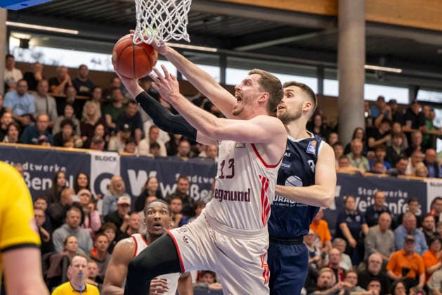 EasyCredit Basketball Bundesliga - 2025 2026 - Syntainics MBC vs.FC Bayern München Basketball Weissenfels, Deutschland 04.April 2026: Im Bild:v.li.Andreas Obst (Muenchen) und Kresimir Nikic (Weissenfels) Weissenfels Stadthalle Weissenfels Sachsen-Anhalt Deutschland