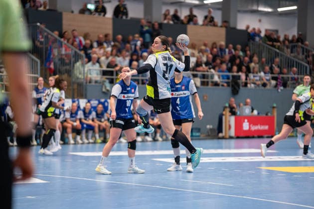 HSG Blomberg-Lippe (GER) vs. Borussia Dortmund (GER), Handball, 1. Handball Bundesliga Frauen, 22. Spieltag, 4.4.2026, Saision 2025 2026, Blomberg Kaja Kamp Nielsen (Borussia Dortmund, 21) im Torwurf Blomberg Sporthalle an der Ulmenallee Deutschland