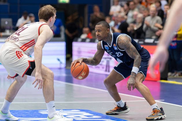 Justus Hollatz (FCBB, 21), Charles Callison (MBC, 23), Syntainics MBC vs. FC Bayern Muenchen Basketball, Basketball, 1. Bundesliga, Maenner, 28. Spieltag, Saison 2025 26, 04.04.2026. Weißenfels Stadthalle Sachsen-Anhalt Deutschland