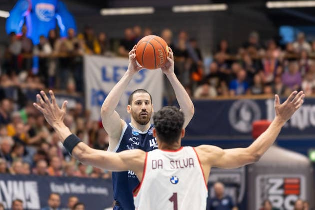 Nemanja Djurisic (MBC, 42), Oscar da Silva (FCBB, 1), Syntainics MBC vs. FC Bayern Muenchen Basketball, Basketball, 1. Bundesliga, Maenner, 28. Spieltag, Saison 2025 26, 04.04.2026. Weißenfels Stadthalle Sachsen-Anhalt Deutschland