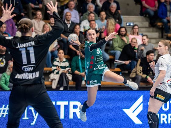 Gianina Bianco (Frisch Auf Frauen, 09) von aussen, Frisch Auf Goeppingen vs. BSV Sachsen Zwickau, Handball, 1. Bundesliga, Spielzeit 2025 2026, 04.04.2026 Frisch Auf Goeppingen vs. BSV Sachsen Zwickau, Handball, 1. Bundesliga, Spielzeit 2025 2026, 04.04.2026 Goeppingen Copyright: xMichaelxSchmidt Eibner-Pressefotx EP_MST