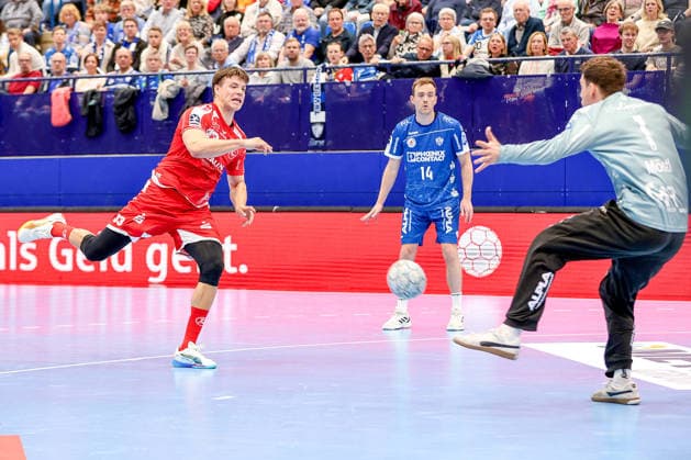 04.04.2026, xsscx, Handball, HBL, TBV Lemgo-Lippe - MT Melsungen, Saison 2025 2026 Herren, PHOENIX CONTACT arena: Aaron Mensing (MT Melsungen 33) beim Wurf Photo: xSandraxScherningxPressefotoKochx Nordrhein-Westfalen Deutschland