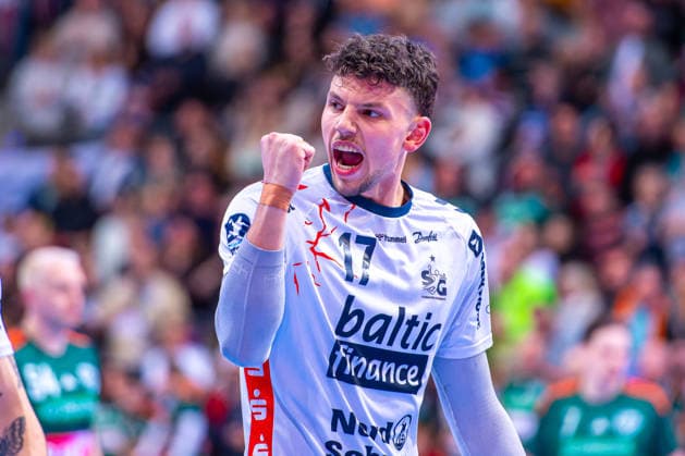 Marko GrgiÄ‡ (SG Flensburg-Handewitt, Nr. 17) (v.l.), TSV Hannover-Burgdorf (grün) gegen SG Flensburg-Handewitt (weiß) am 27. Spieltag der Saison 2025 2026 in der DAIKIN Handball-Bundesliga (04.04.2026, ZAG Arena (Hannover, GER), Copyright: xJanxGuentherx xTSVxHannover-Burgdorfx