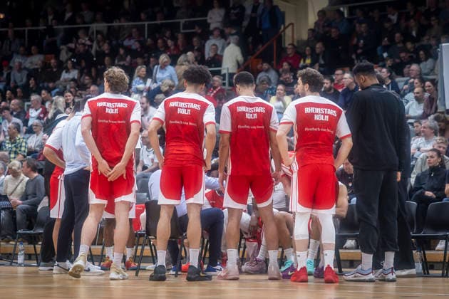 Barmer 2. Basketball Bundesliga ProA: Bayer Giants Leverkusen vs. RheinStars Koeln, 04.04.26 Leverkusen, 04.04.26 - Die Mannschaft der RheinStars Köln vor dem Spiel während des Spiels der Barmer 2. Basketball Bundesliga ProA: Bayer Giants Leverkusen vs. RheinStars Koeln in der Ostermann Arena in Leverkusen. Copyright: xBEAUTIFULxSPORTS LeahxKohringx