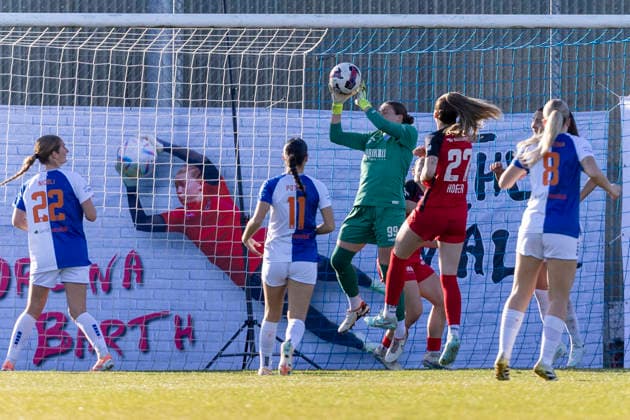 Switzerland: AXA Womens Super League 2025 26, GC Frauenfussball vs FC Aarau Frauen - GC Campus, Niederhasli: goalkeeper Lauren Rose Kozal of GC Frauenfussball in action Copyright: xPascalxKesselmarkx