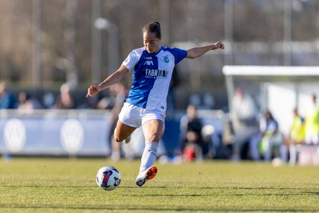 Switzerland: AXA Womens Super League 2025 26, GC Frauenfussball vs FC Aarau Frauen - GC Campus, Niederhasli: Kayla Jay McKenna of GC Frauenfussball shoots the ball Copyright: xPascalxKesselmarkx