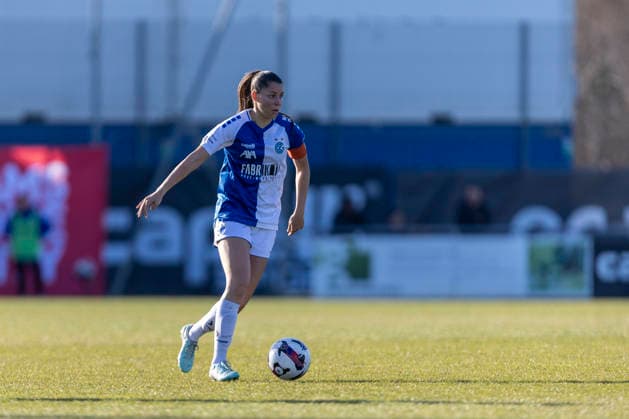 Switzerland: AXA Womens Super League 2025 26, GC Frauenfussball vs FC Aarau Frauen - GC Campus, Niederhasli: Luna LempÃ riere of GC Frauenfussball controls the ball Copyright: xPascalxKesselmarkx