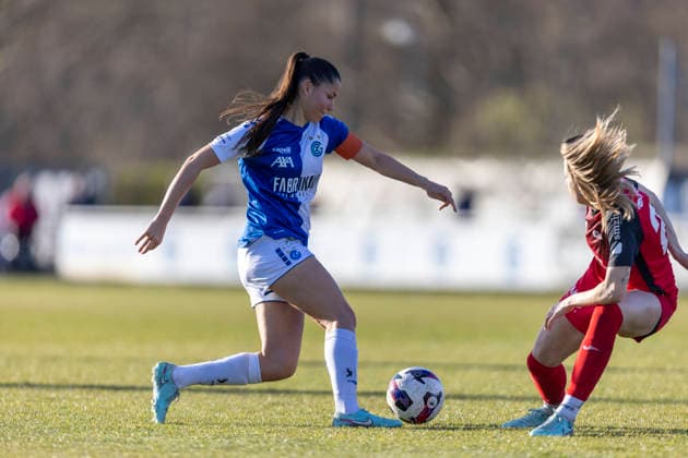 Switzerland: AXA Womens Super League 2025 26, GC Frauenfussball vs FC Aarau Frauen - GC Campus, Niederhasli: Luna LempÃ riere of GC Frauenfussball controls the ball Copyright: xPascalxKesselmarkx