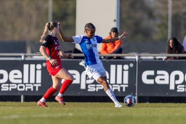Switzerland: AXA Womens Super League 2025 26, GC Frauenfussball vs FC Aarau Frauen - GC Campus, Niederhasli: Sury Alichy Lamontana Charon of GC Frauenfussball shoots the ball Copyright: xPascalxKesselmarkx