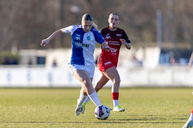 Switzerland: AXA Womens Super League 2025 26, GC Frauenfussball vs FC Aarau Frauen - GC Campus, Niederhasli: Ella Ljustina of GC Frauenfussball controls the ball Copyright: xPascalxKesselmarkx