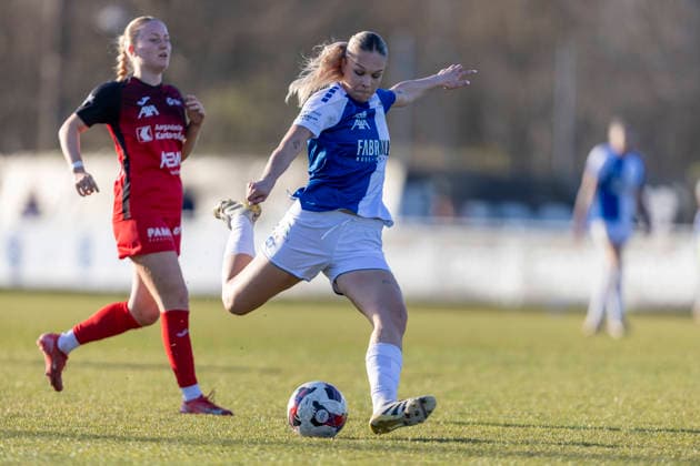 Switzerland: AXA Womens Super League 2025 26, GC Frauenfussball vs FC Aarau Frauen - GC Campus, Niederhasli: Ella Ljustina of GC Frauenfussball shoots the ball Copyright: xPascalxKesselmarkx