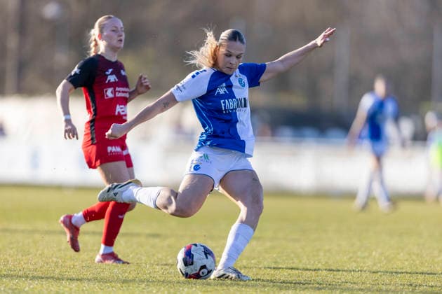Switzerland: AXA Womens Super League 2025 26, GC Frauenfussball vs FC Aarau Frauen - GC Campus, Niederhasli: Ella Ljustina of GC Frauenfussball shoots the ball Copyright: xPascalxKesselmarkx